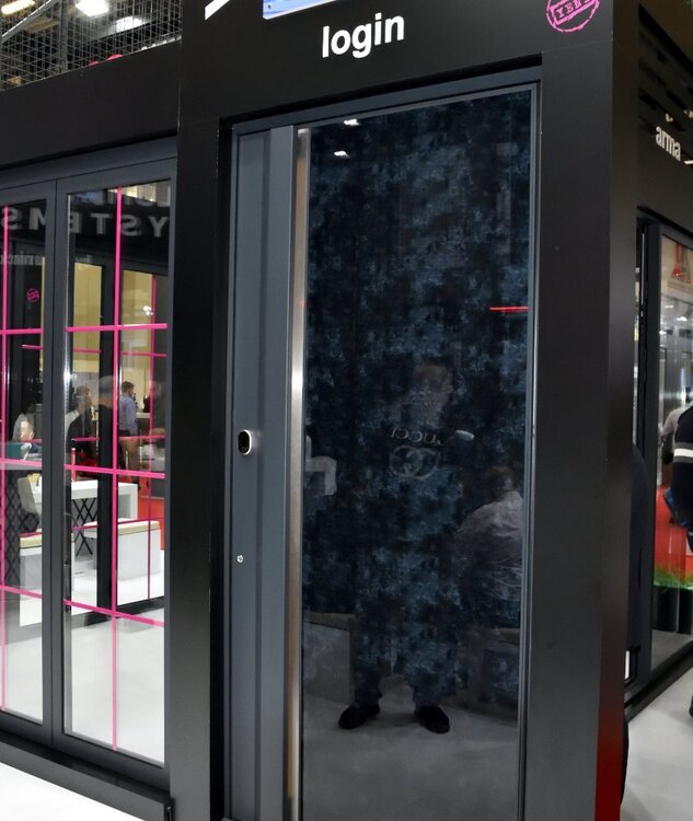 Алюминиевая входная дверь с сканером отпечатка пальца  Login от Deceuninck (2).jpg