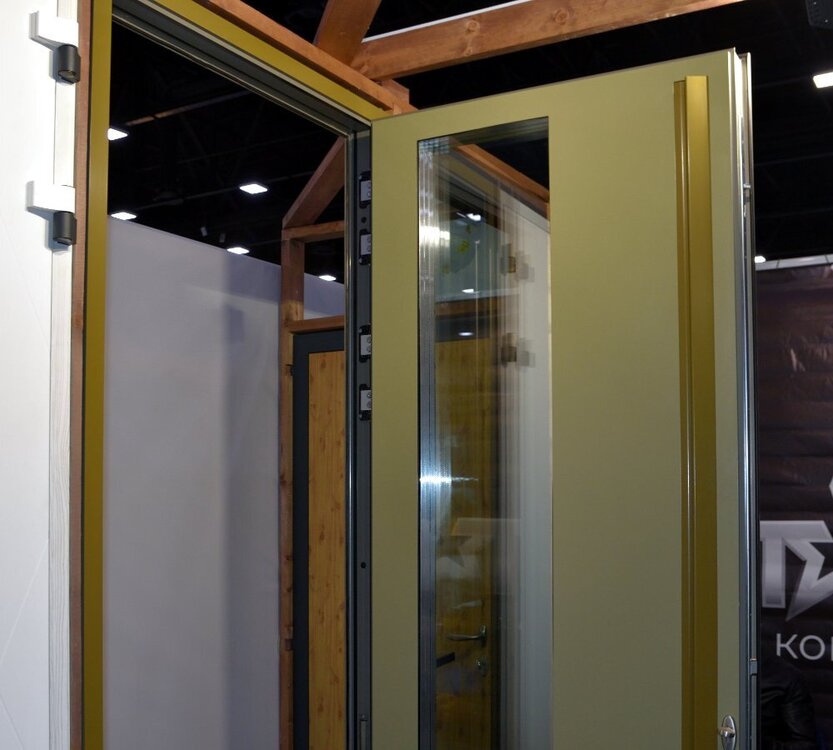 Алюминиевые двери с декоративными панелями типа Adeco (3).jpg