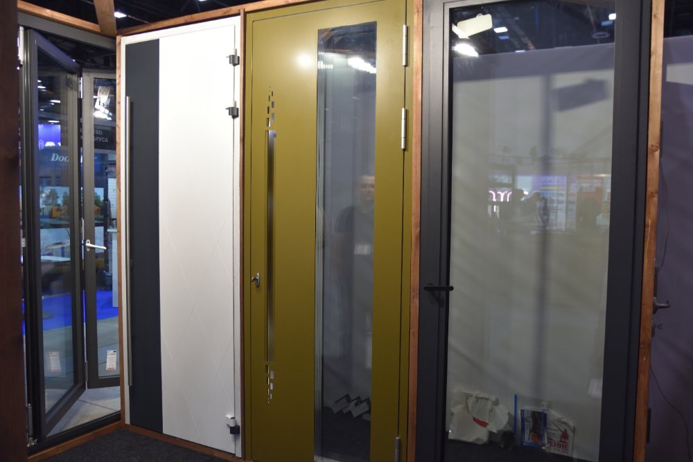 Алюминиевые двери с декоративными панелями типа Adeco (1).jpg